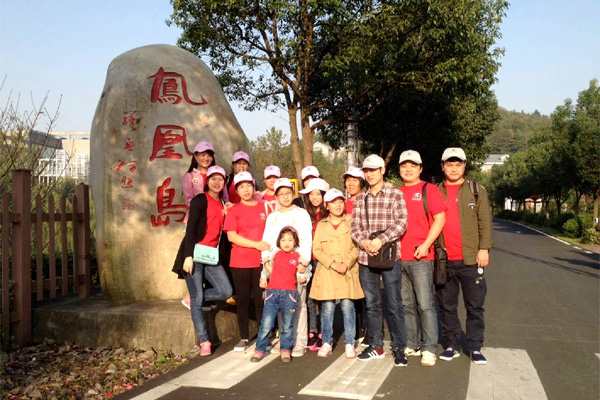 上海良时大别山助学之旅出发了，助学+拓展+野营。
